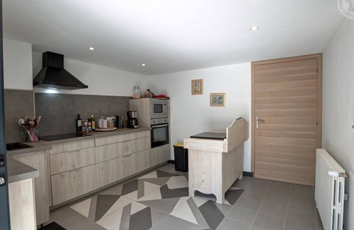 Saint-Julien-Molin-Molette Cottage | Charming Cottage with Jacuzzi and Wifi Included