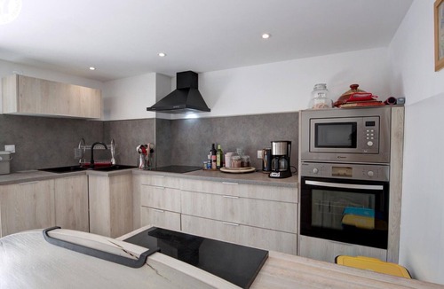 Saint-Julien-Molin-Molette Cottage | Charming Cottage with Jacuzzi and Wifi Included