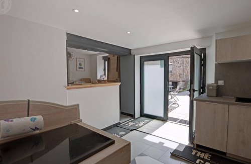 Saint-Julien-Molin-Molette Cottage | Charming Cottage with Jacuzzi and Wifi Included