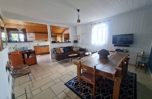 Saint-Nazaire-de-Valentane House | Charming gîte with private pool, fenced grounds. Dogs welcome. Quiet!