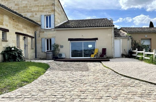 Saint-Sulpice-de-Faleyrens House | Charming vineyard guesthouse