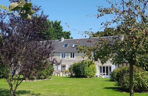 Sainte-Honorine-des-Pertes Cottage | Charming cottage near Omaha Beach