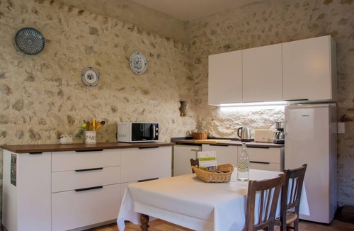 Le Pin House | Chartreuse de la Sylve Bénite, large capacity character cottage