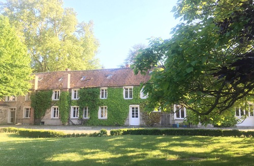 Saint-Pierre-les-Nemours House | Character house, 15 pers, 7 bedrooms, swimming pool, organic farm, park.