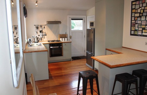 Martinborough Cottage | Character cottage stone's throw from The Square