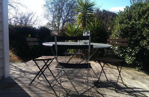 Martinborough Cottage | Character cottage stone's throw from The Square