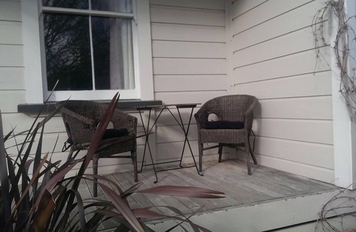 Martinborough Cottage | Character cottage stone's throw from The Square