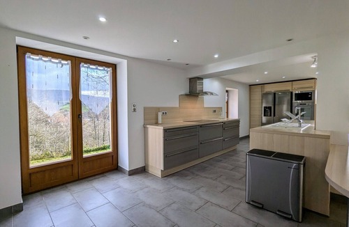 Fraize Cottage | Character cottage for 10, valley view, near skiing