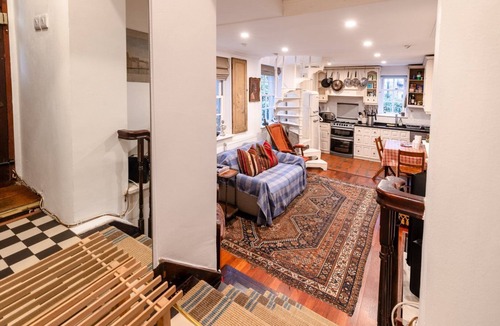 Hampstead Cottage | Character Cottage In Historic Hampstead