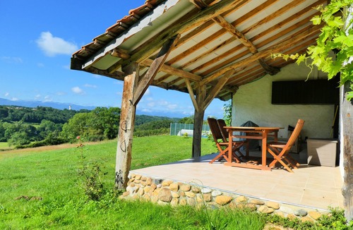 Loudet Cottage | Character Cottage Magnificent Views Of The Pyrenees, 10x5m Pool, Adults only