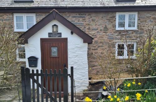 Church Stoke House | Character cottage with spectacular views