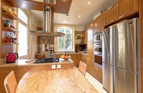 Le Celle-Saint-Cloud Villa | Character villa 8 to 15 p, 15 mn from Paris - 350 m2
