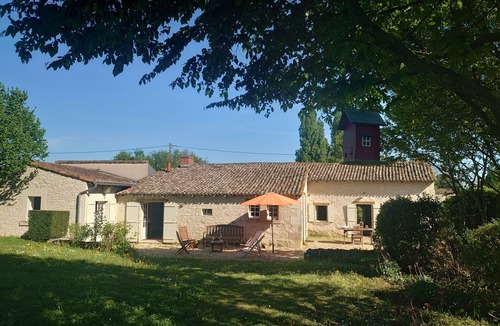 Saint-Macaire-du-Bois House | Character farmhouse, sleeps 6, all comforts, absolute peace and quiet