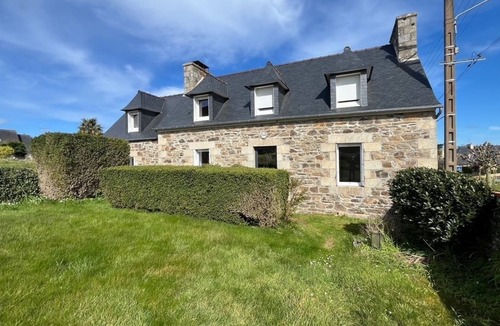 Cite House | Character house close to the port of Perros-Guirec with enclosed garden.
