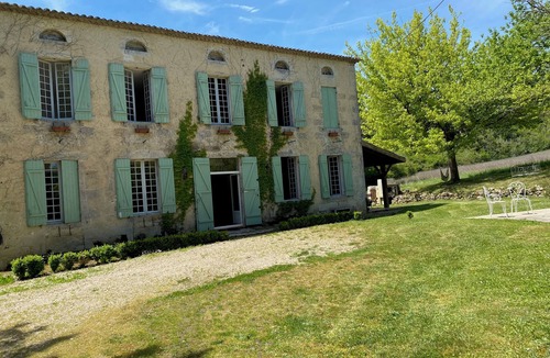 Mauriac House | Character house located in lush greenery
