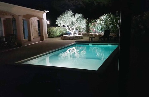 Rochegude House | Character house with swimming pool in the Drôme with two bathrooms.