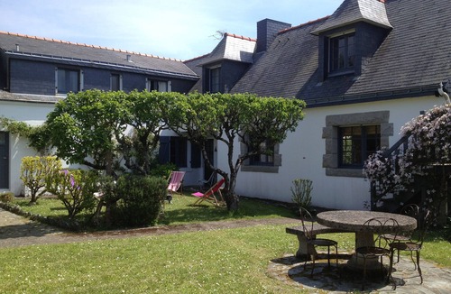 Kervoyal House | Character house with fruit garden