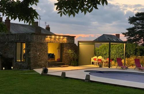 Pouance House | Character House with Pool and Jacuzzi