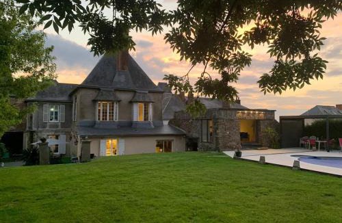 Pouance House | Character House with Pool and Jacuzzi