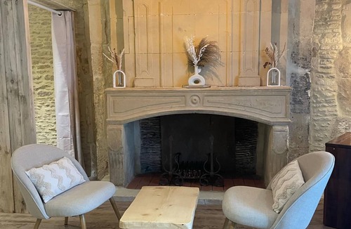 Le Bu-sur-Rouvres House | Character room