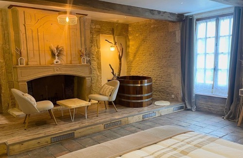 Le Bu-sur-Rouvres House | Character room
