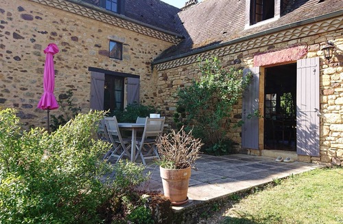 Doissat House | Character stone country house in a quiet location