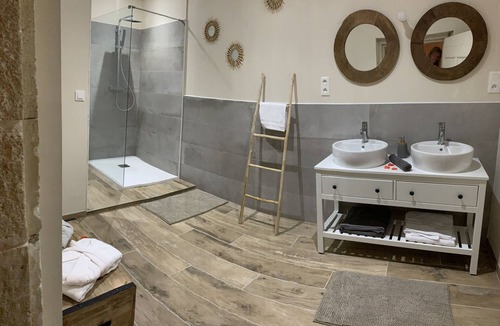 Milhaud Apartment | Character Suite ⭐️⭐️⭐️