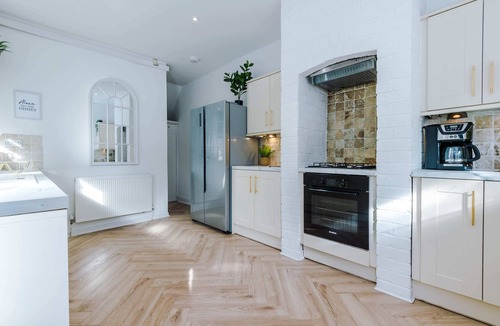 Eccles House | Character Victorian 4Bedroom Home w Free Parking