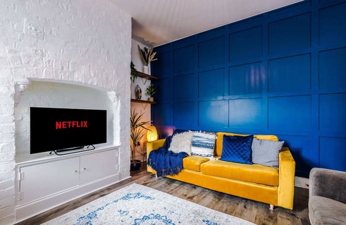 Eccles House | Character Victorian 4Bedroom Home w Free Parking