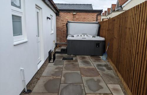 Ashleworth House | Characterful 2 bed cottage, quiet village setting