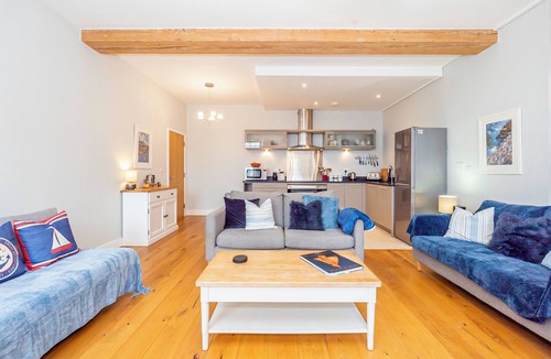 Gosport Apartment | Characterful apartment overlooking Marina