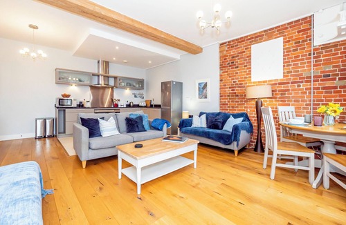 Gosport Apartment | Characterful apartment overlooking Marina