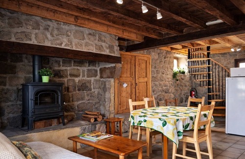 Merle-Leignec House | Characterful Gite with Welcoming Atmosphere