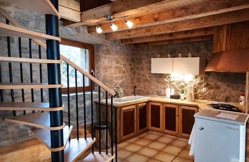 Merle-Leignec House | Characterful Gite with Welcoming Atmosphere