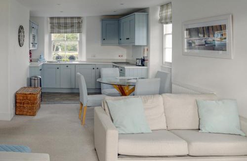 Salcombe House | Charborough House Apt 3
