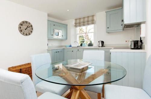 Salcombe House | Charborough House Apt 3
