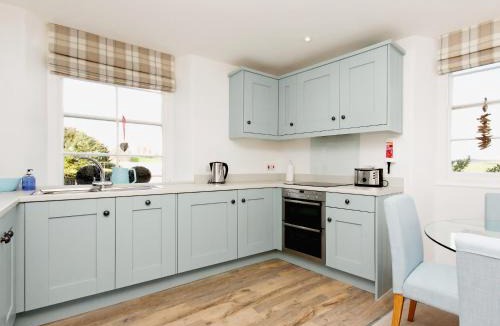 Salcombe House | Charborough House Apt 3