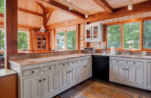 Canandaigua House | Chardonnay Chalet: Dreamy Adirondack Style Chalet in Wine Country!