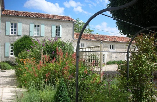 Saint-Palais-du-Ne House | Charentaise cottage - private swimming pool