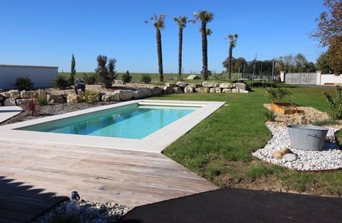 Colombiers Villa | Charentaise with an industrial look