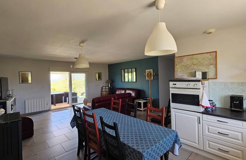 Bors de Montmoreau House | Charente idyllic setting, very quiet, heated swimming pool, sleeps 8