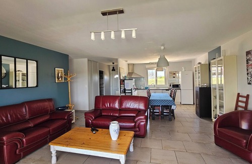 Bors de Montmoreau House | Charente idyllic setting, very quiet, heated swimming pool, sleeps 8