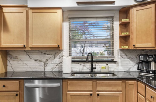 Glendale Heights House | Charisma: 5BR - 2BT Spacious house in Glendale Heights w/fenced yard!