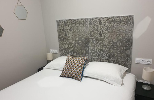 2nd Arrondissement Apartment | Charlemagne