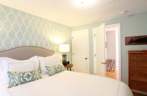 Vineyard Haven Bed & Breakfast | Charles and Charles MV