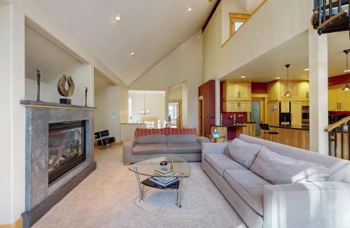 Sierra Tract House | Charles Charmer
