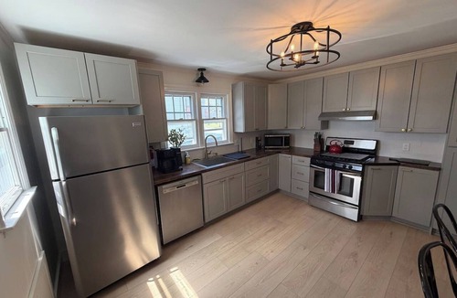 Lorenz Park House | Charles Cottage Near Warren St New Renovation