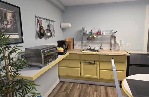 Saint John House | Charles' Hideaway by Digby Ferry/UNB/Hospital/City