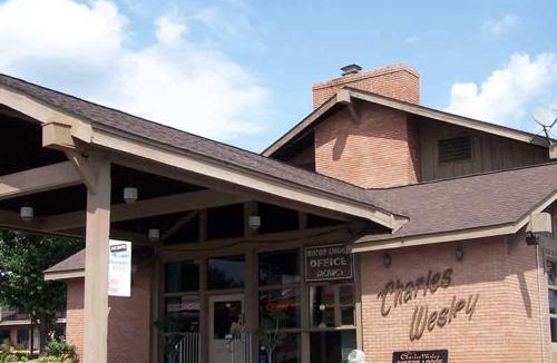 Broken Bow Hotel | Charles Wesley Motor Lodge Downtown Broken Bow- Hochatown