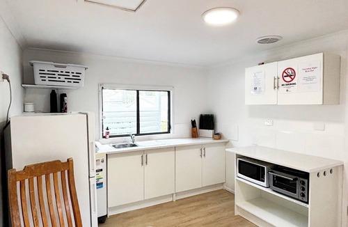 Charlestown Cabin | Charlestown Central 2 Bedrooms Back Unit with Kitchenette